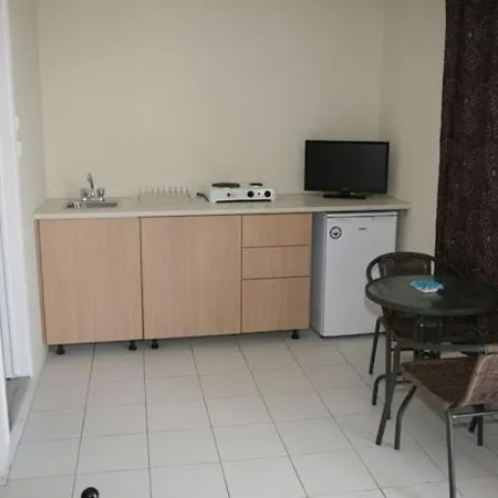 Liza Hotel *